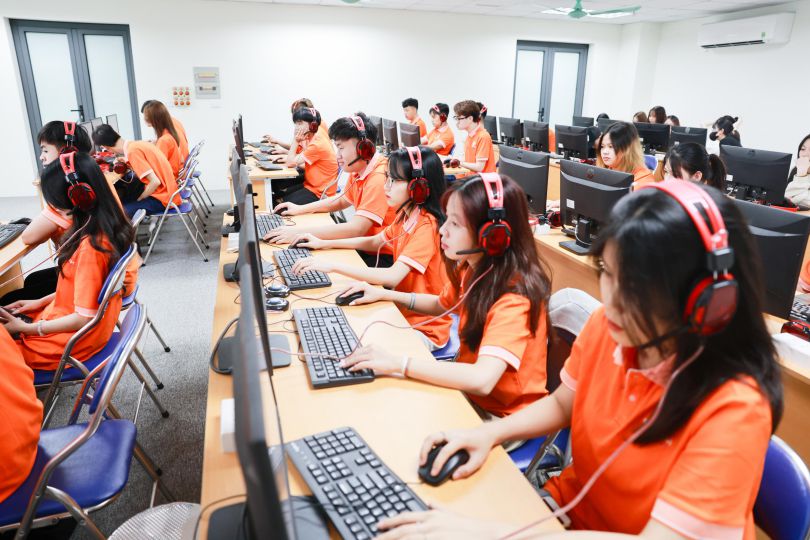 Liên hệ hỗ trợ trực tuyến tại tra cứu điểm Vnedu
